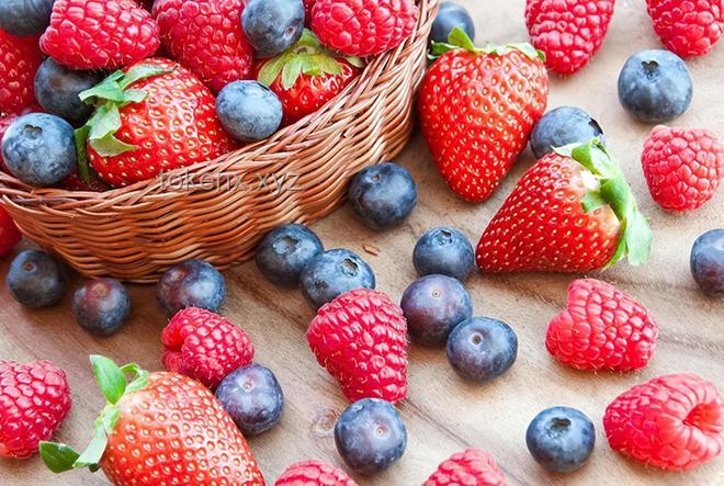 🚀全球顶尖超市天价草莓：价值重构还是价格疯狂？🍓