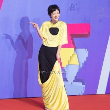 杨幂红毯造型权威解析：时尚女王的气场与策略