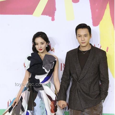 杨幂红毯造型权威解析：时尚女王的气场与策略