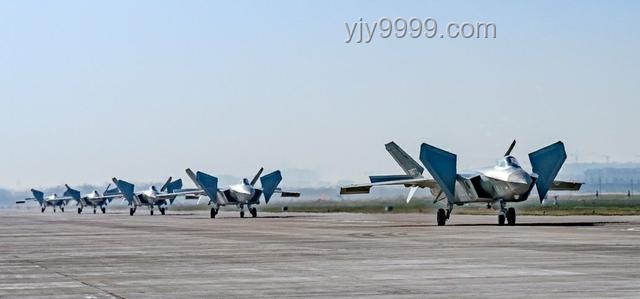 美空军机构高度评价歼-10CE：背后意义与市场影响深度剖析
