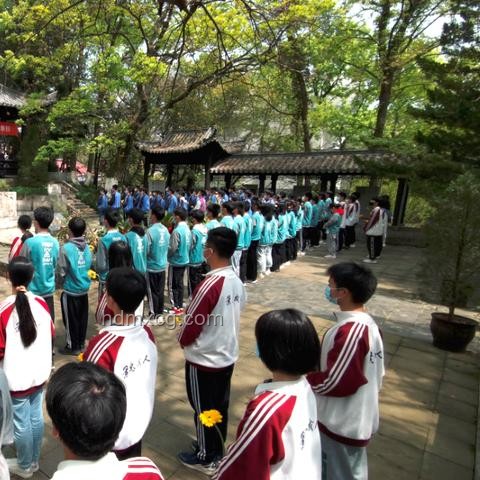 985舰开火送高考超硬核祝福：军事元素与高考激励的创新融合