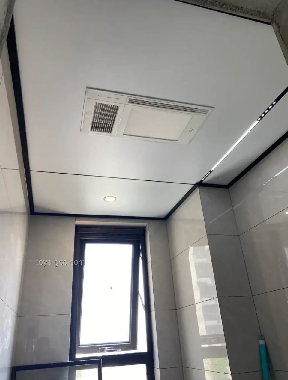 家庭装修卫生间吊顶：石膏板VS铝扣板深度分析