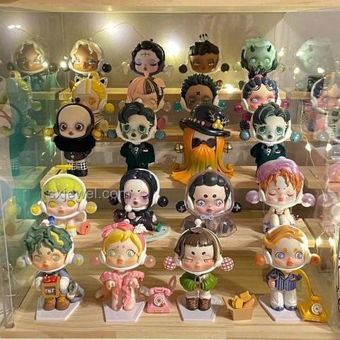 泡泡玛特爆火现象与行业发展失控对比分析